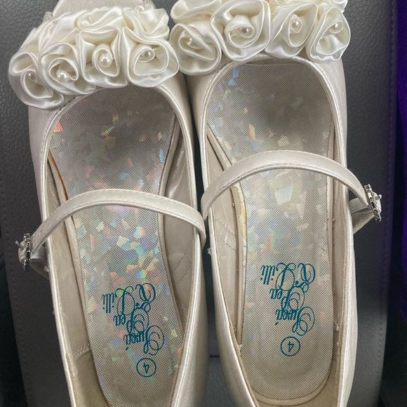 Swea’ Pea & Lilli 1 inch heels. Youth size 4. - Picture 2 of 4